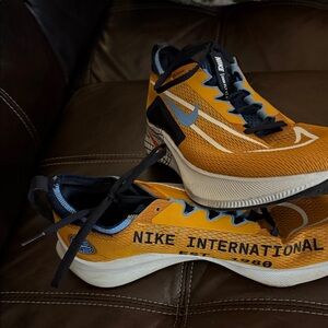 Nike Men's Vibrant Orange and Navy Athletic Shoes